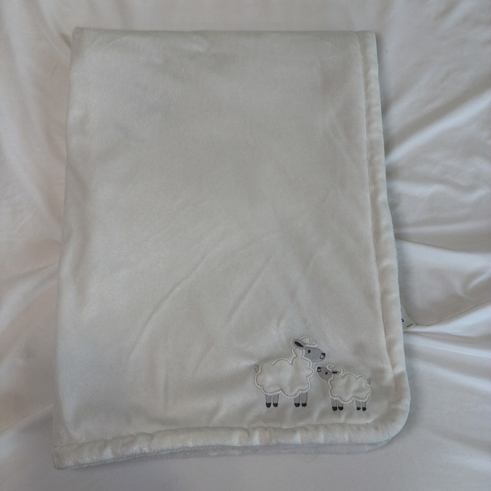 Carters OS White Lamb Sheep Super Soft PlushBaby Blanket